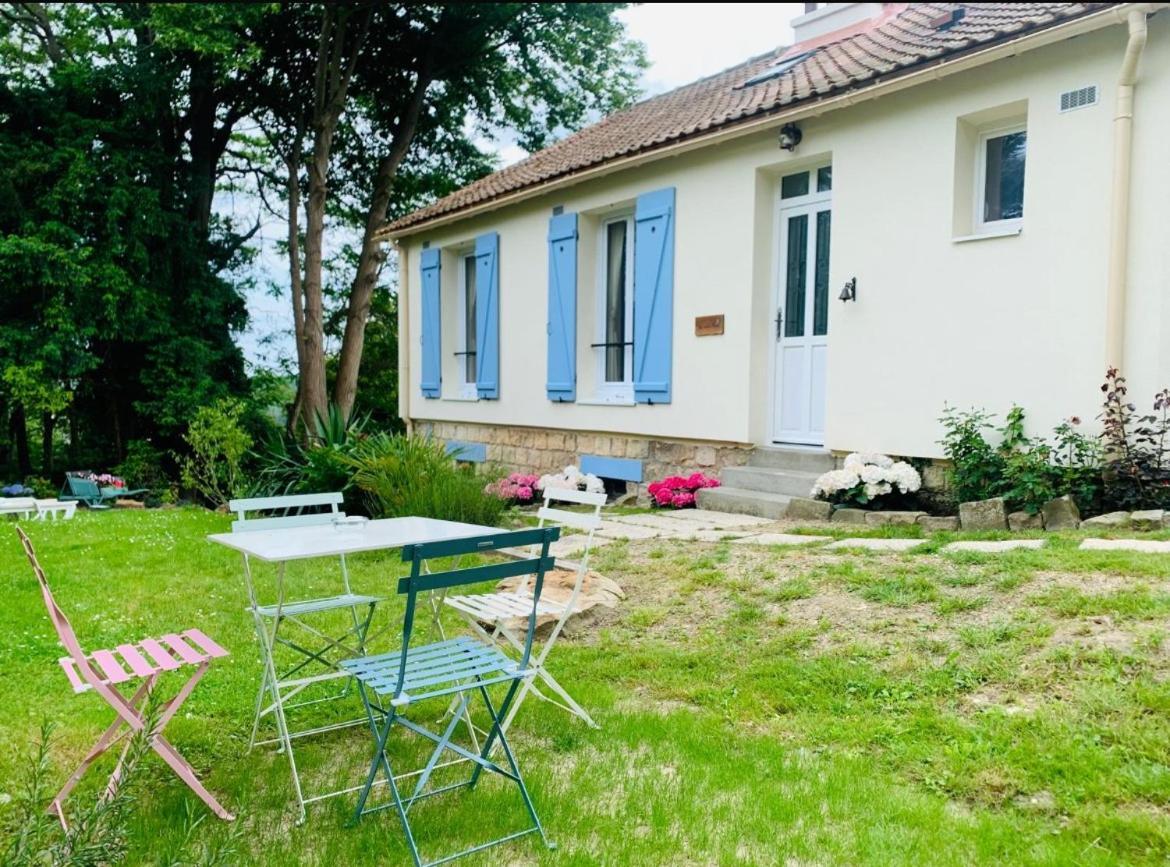Les Volets Bleus Villa Parmain Exterior foto