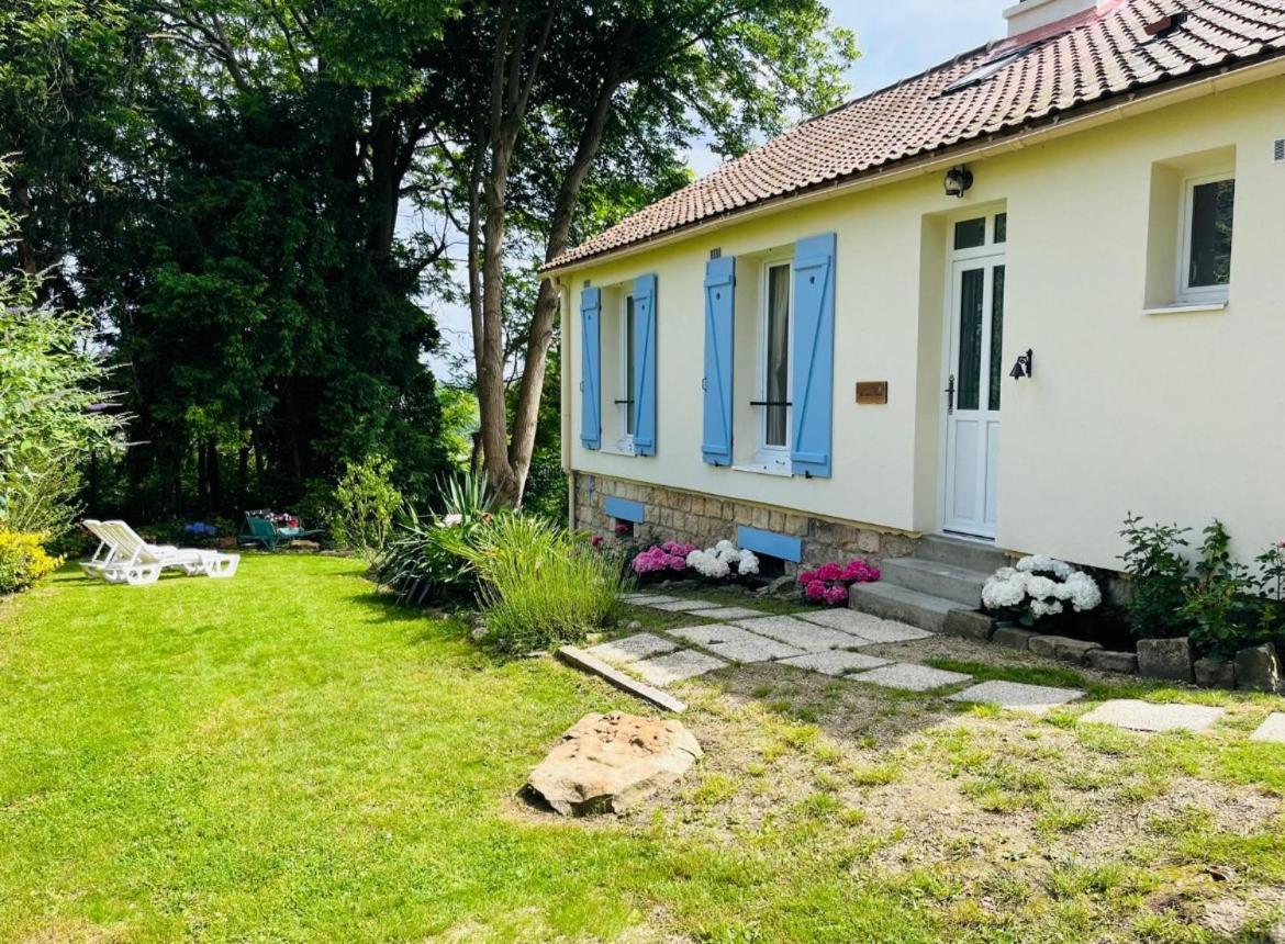 Les Volets Bleus Villa Parmain Exterior foto
